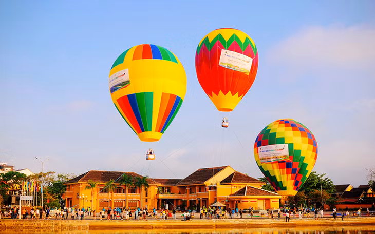 Ngày hội khinh khí cầu bên sông Hoài, hoạt động nổi bật hưởng ứng lễ khai mạc năm Du lịch quốc gia-Quảng Nam 2022. (Ảnh VGP)