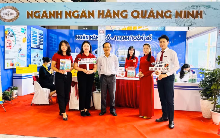 Agribank Quảng Ninh triển khai dịch vụ ngân hàng số tại Hội chợ OCOP Quảng Ninh hè 2022 ảnh 1 Agribank Quảng Ninh triển khai dịch vụ ngân hàng số tại Hội chợ OCOP Quảng Ninh hè 2022 ảnh 1