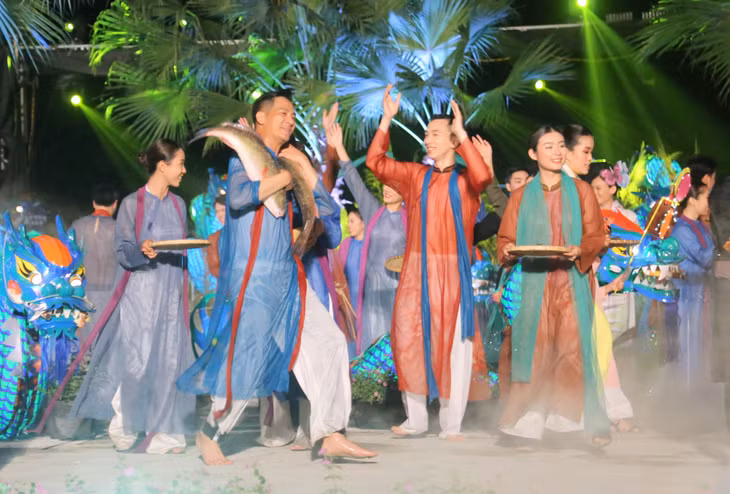 Những tà áo dài được đạo diễn xây dựng tài tình, hài hòa, làm cho hình ảnh của miền biển vốn đã nhộn nhịp trong phiên chợ sáng càng thêm sinh động, vui tươi.