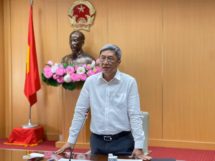 Thứ trưởng Bộ Y tế Nguyễn Trường Sơn tại hội nghị chiều 31/3.