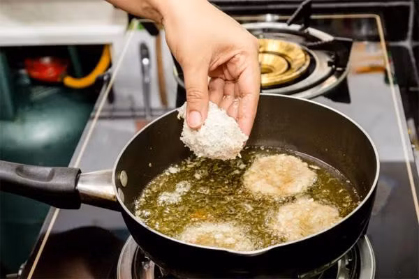 Món ăn chiên nướng ngập dầu không tốt cho sức khỏe
