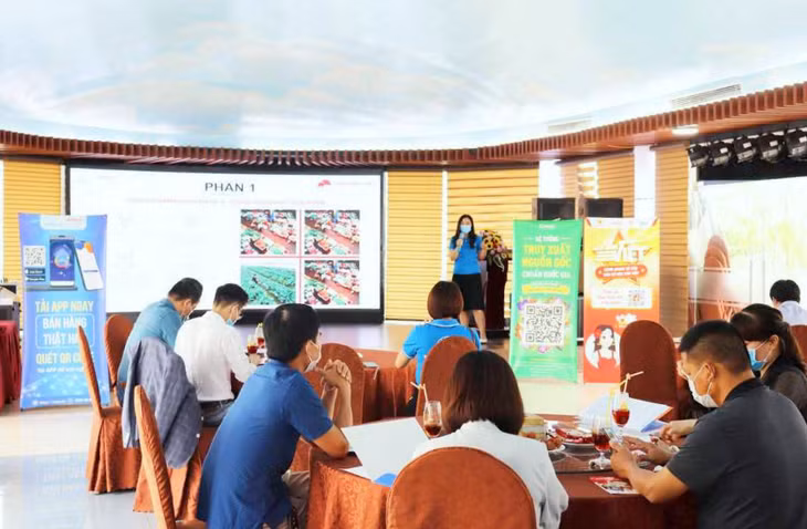 Đại diện các sàn TMĐT và đơn vị phân phối hàng hóa lớn hướng dẫn quy trình và cách thức phân phối hàng hóa, chính sách ưu đãi cho doanh nghiệp Quảng Ninh, tháng 6/2021.