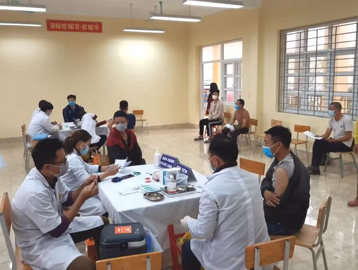 Địa điểm tiêm chủng được bố trí tại trường học trên địa bàn xã Quảng Sơn (huyện Hải Hà).