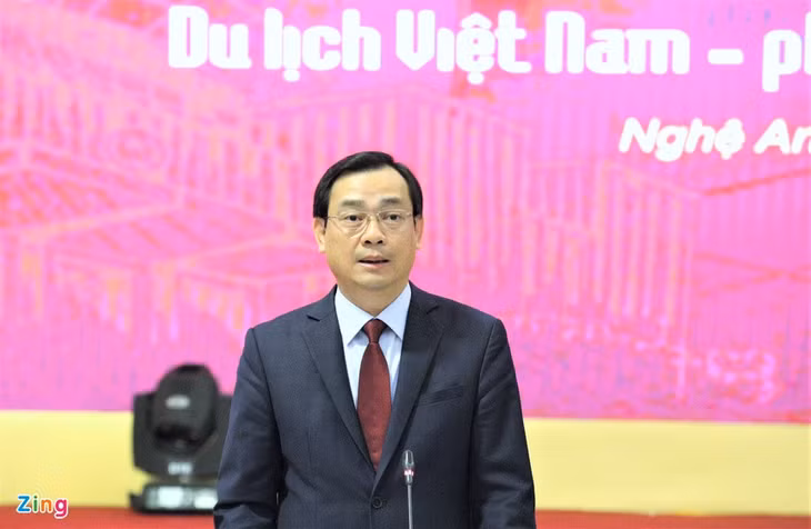 Ông Nguyễn Trùng Khánh, Tổng cục trưởng Tổng cục Du lịch phân tích khó khăn ngành du lịch thời gian qua. Ảnh: Phạm Trường.