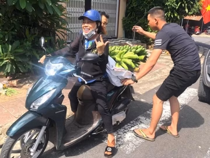 Siu Black xuất hiện bình dị trong đời sống hằng ngày.