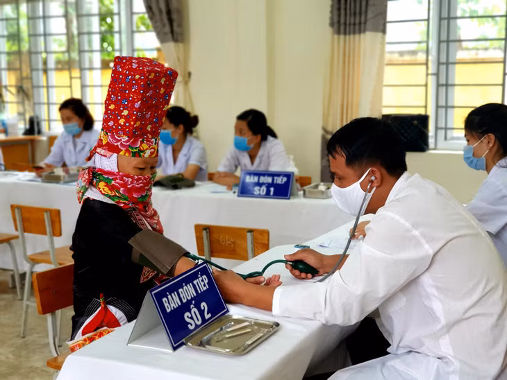 Người dân huyện Hải Hà được tiêm vắc xin phòng Covid-19.
