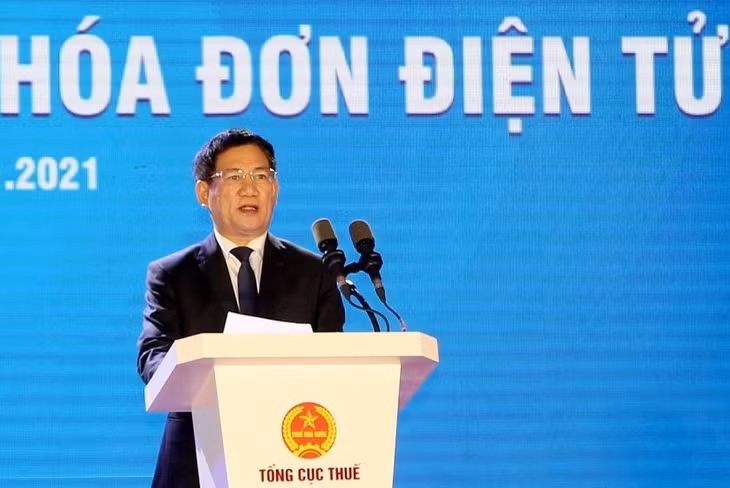 Bộ trưởng Bộ Tài chính Hồ Đức Phớc: Với sự quyết tâm, nỗ lực cao của ngành thuế và sự ủng hộ của các tổ chức, doanh nghiệp, hộ, cá nhân kinh doanh, việc triển khai hóa đơn điện tử sẽ thành công và đem lại hiệu quả to lớn cho xã hội, tạo tiền đề tốt để ngành Thuế nói riêng và ngành Tài chính nói chung hoàn thành xuất sắc nhiệm vụ chính trị được Chính phủ giao. Ảnh VGP