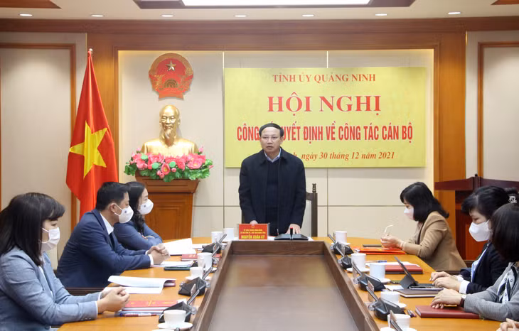 Đồng chí Nguyễn Xuân Ký, Ủy viên Trung ương Đảng, Bí thư Tỉnh ủy, Chủ tịch HĐND tỉnh, phát biểu giao nhiệm vụ.