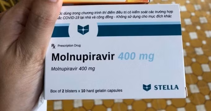 Thuốc kháng virus molnupiravir phát cho F0 khi đi cách ly tập trung. Ảnh: Nhân vật cung cấp