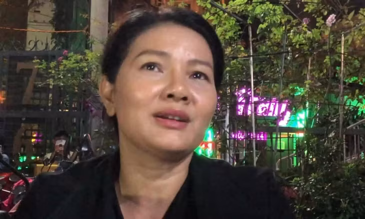 Kiều Trinh ngưỡng mộ mối tình nửa thế kỷ của Thanh Kim Huệ - Thanh Điền. Chị đến viếng vào tối 25/12. Video: Mai Nhật