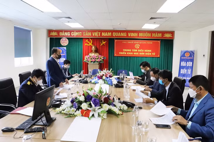 Hội nghị bàn giải pháp vận động doanh nghiệp đăng ký sử dụng HĐĐT tại Cục Thuế tỉnh Quảng Ninh.