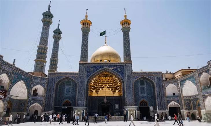 Đền Fatima Masumeh ở Qom được người Hồi giáo dòng Shia coi là thành phố linh thiêng thứ hai ở Iran sau Mashhad.