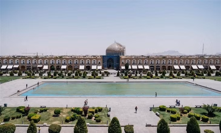 Được xây dựng dưới thời trị vì của Shah Abbas, Nhà thờ Hồi giáo Sheikh Lotfollah ở Isfahan được hoàn thành vào năm 1619 và dành riêng cho gia đình hoàng gia.