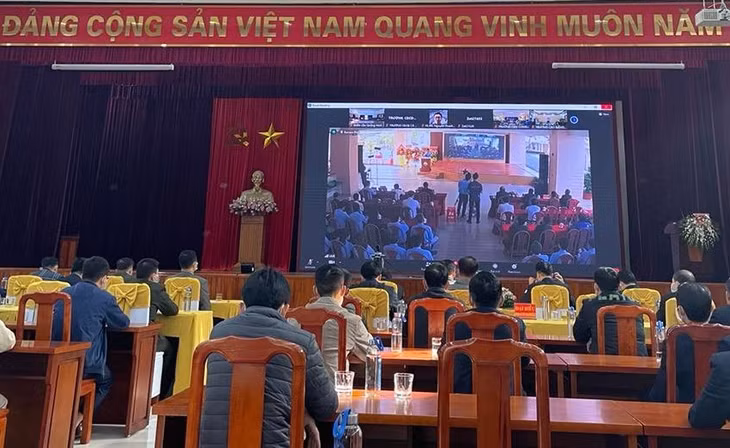 Các đại biểu dự lễ khai mạc tại điểm cầu Quảng Ninh.