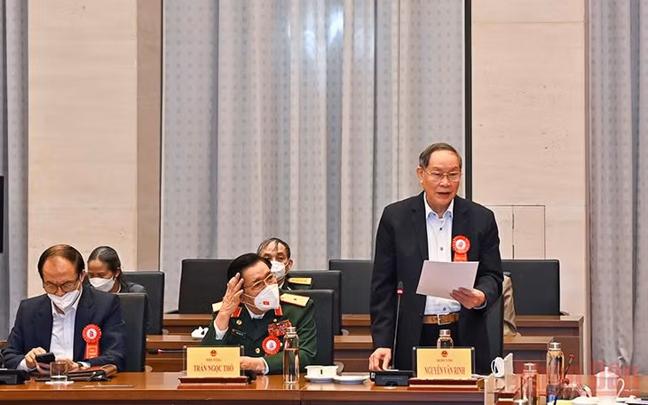 Thượng tướng Nguyễn Văn Rinh, Chủ tịch Hội Nạn nhân chất độc da cam/Dionxin Việt Nam báo cáo tại buổi làm việc. (Ảnh: Duy Linh)