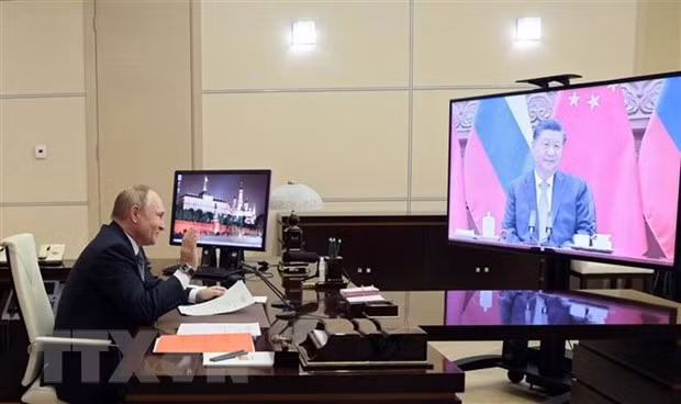 Tổng thống Nga Vladimir Putin tại cuộc gặp trực tuyến với Chủ tịch Trung Quốc Tập Cận Bình ngày 15/12/2021. (Ảnh: AFP/TTXVN)