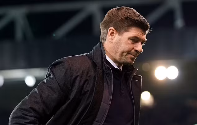 Gerrard phải cách ly điều trị Covid-19. Ảnh: PA.
