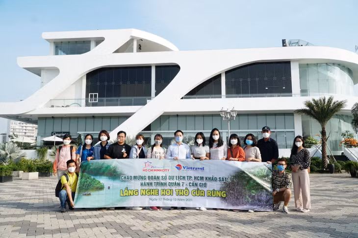Sở Du lịch TP Hồ Chí Minh đã kết hợp với các công ty lữ hành tại TP Hồ Chí Minh đi khảo sát, xây dựng các sản phẩm du lịch mới để chuẩn bị cho dịp kích cầu du lịch cuối năm.
