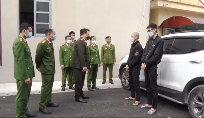 Hai đối tượng Phạm Minh Quang và Trần Ngọc Hiếu bị bắt giữ (Ảnh: Công an Hà Nam)