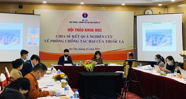 Trong năm 2019-2020, tỷ lệ hút thuốc lá chung ở người trưởng thành là 21,7%, giảm so với năm 2015 (22,5%). Tỷ lệ nam giới hút thuốc giảm so với năm 2015 (45,3%), tỷ lệ nữ giới hút thuốc tăng so với năm 2015. Ảnh: VGP/Hiền Minh
