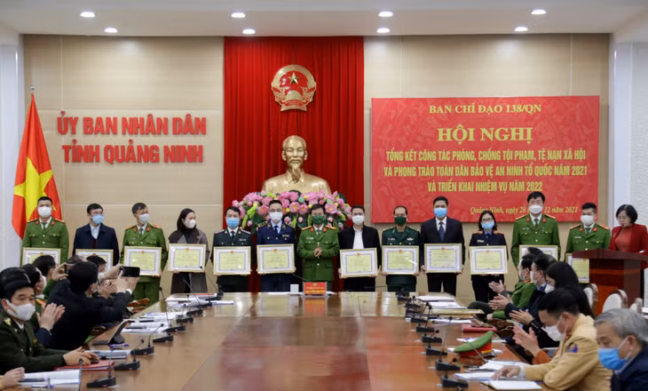 Các cá nhân có thành tích, đóng góp trong nhiệm vụ, hoạt động của Ban Chỉ đạo 138/QN được tuyên dương, khen thưởng.