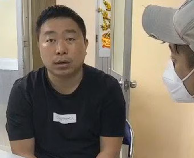 Trần Minh Tuấn tại cơ quan điều tra. Ảnh: Nhật Vy
