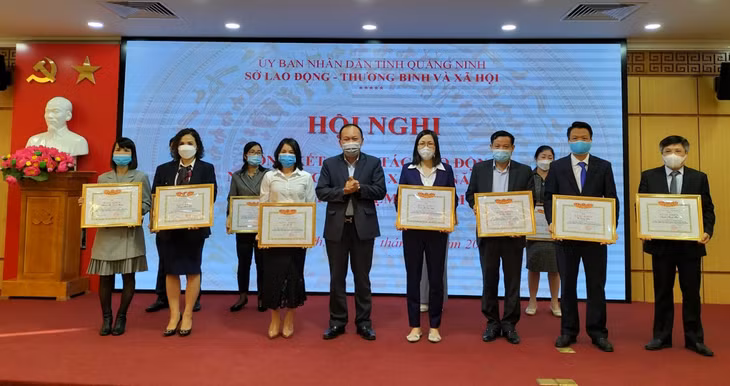 Nhiều cá nhân, tập thể được nhận Bằng khen của Bộ Lao động - thương binh và xã hội vì có thành tích xuất sắc trong thực hiện nhiệm vụ lao động, người có công và xã hội năm 2021.