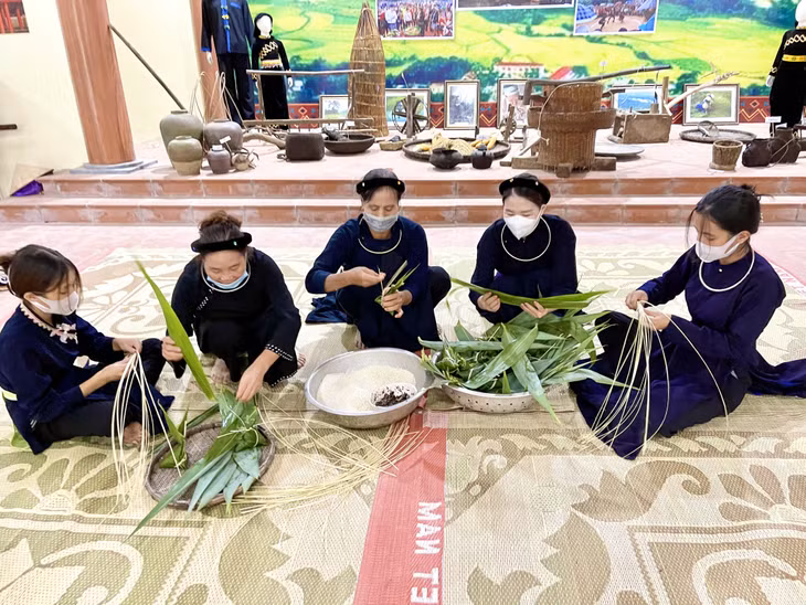 Nhiều món ăn truyền thống vẫn đang được các hội viên phụ nữ xã Phong Dụ, huyện Tiên Yên giữ gìn, truyền dạy cho con cháu.