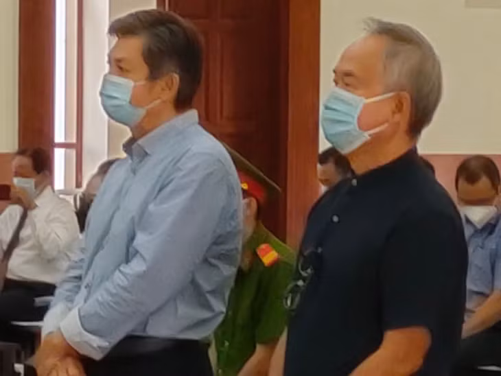 Bị cáo Nguyễn Thành Tài (phải) và bị cáo Đào Anh Kiệt.