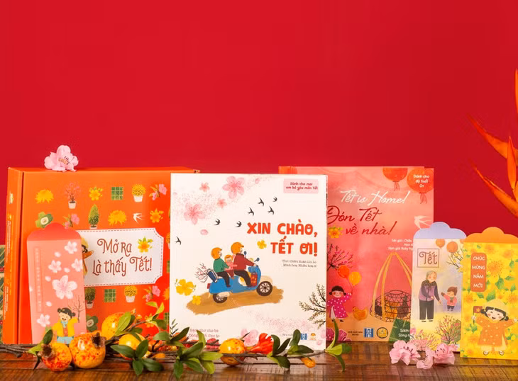 Bộ sách Tết cho thiếu nhi gồm hai cuốn Xin chào, Tết ơi! và Đón Tết về nhà!. Ảnh: Lionbooks.