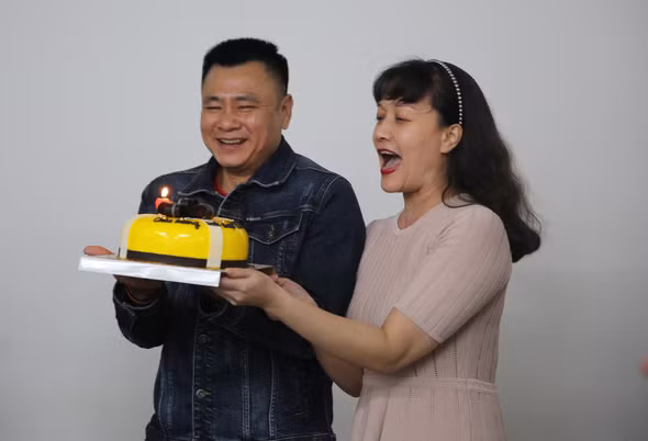 Dàn nghệ sĩ quen thuộc tham gia Táo quân năm nay có: Tự Long, Vân Dung, Quang Thắng, Chí Trung, Quốc Khánh, Đỗ Duy Nam, Trung Ruồi, Dũng Hớn... nhưng lại thiếu vắng "Nam Tào" Xuân Bắc và "Bắc Đẩu" Công Lý.