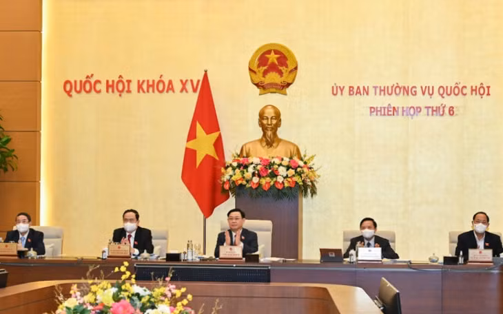 Chủ tịch Quốc hội Vương Đình Huệ cùng các Phó Chủ tịch Quốc hội dự phiên họp. (Ảnh: Duy Linh)
