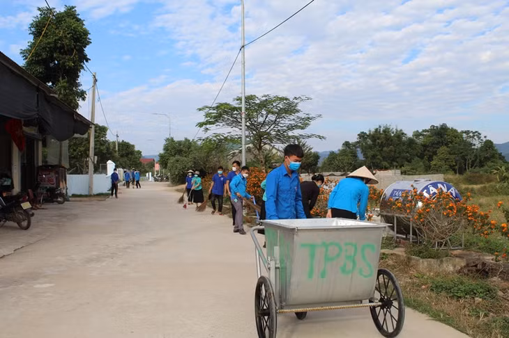 ĐVTN xã Bắc Sơn tham gia thực hiện tiêu chí môi trường trong xây dựng NTM.