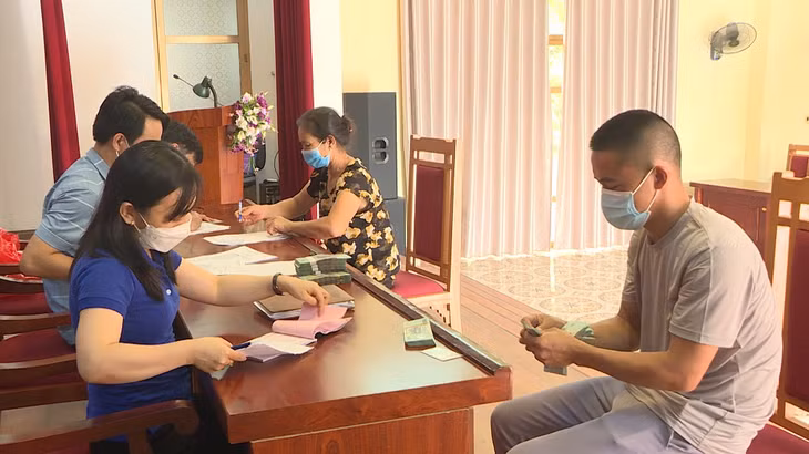 HND tỉnh giải ngân Quỹ Hỗ trợ nông dân cho nông dân phường Hoành Bồ (TP Hạ Long).