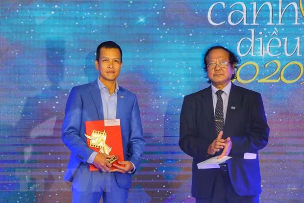 Phim truyen dien anh 'Bo gia' doat giai Canh dieu Vang nam 2020 hinh anh 2