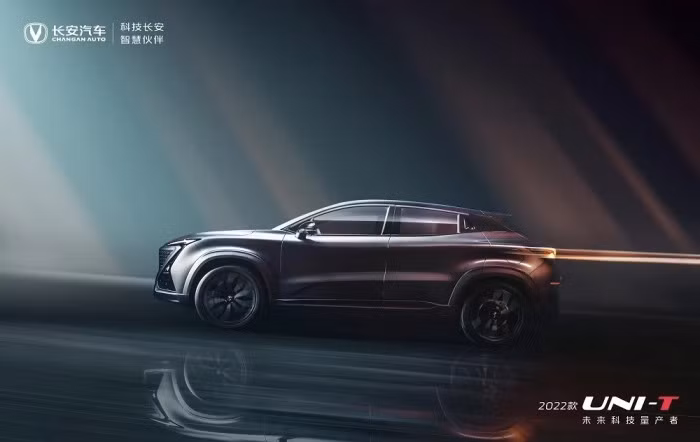 Changan Uni-T 2.0T 2022 nằm trong cùng phân khúc với Honda CR-V