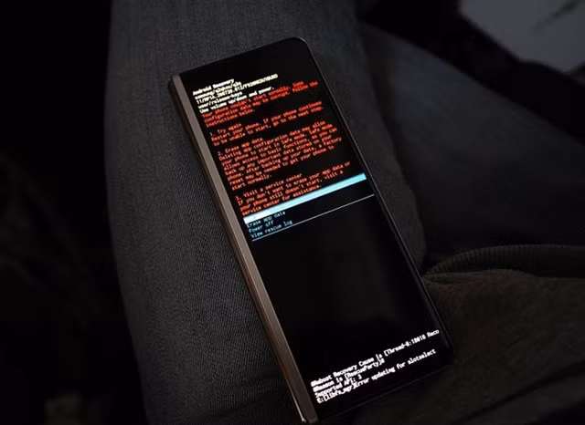 Một người dùng Galaxy Z Fold3 gặp hiện tượng liên tục khởi động và recovery của máy