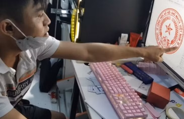 Ngoài sản xuất tiền giả Sơn còn sản xuất các loại giấy tờ của các cơ quan nhà nước.