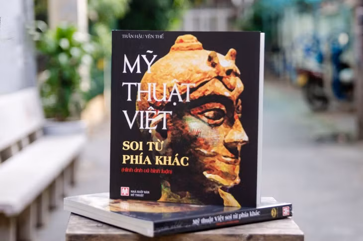 Sách Mỹ thuật Việt - Soi từ phía khác. Ảnh: Văn hiến đất Việt.