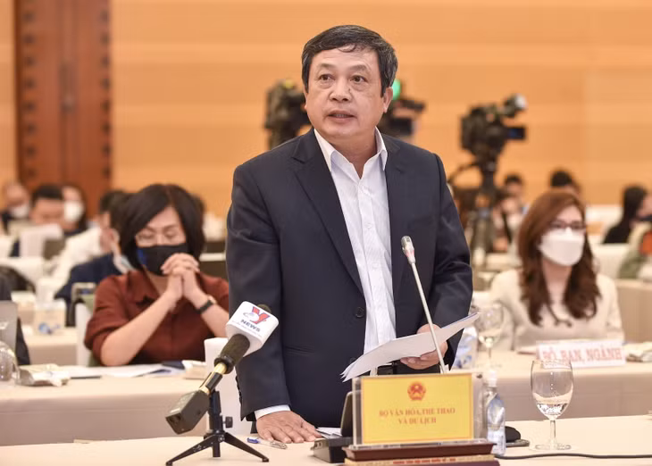 Thứ trưởng Bộ VHTT&amp;DL Đoàn Văn Việt trả lời câu hỏi của nhà báo. Ảnh: VGP/Nhật Bắc