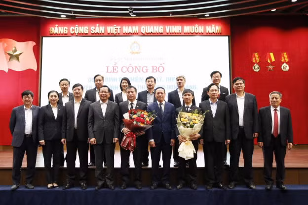 Ban Cán sự Đảng, Lãnh đạo, Hội đồng Thẩm phán TANDTC chúc mừng các cán bộ được bổ nhiệm.
