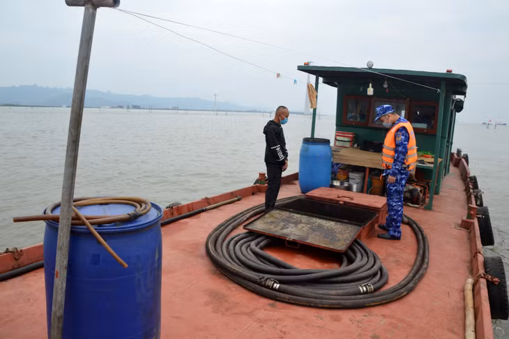 Tàu chở 20 ngàn lít dầu DO không rõ nguồn gốc vừa bị tạm giữ.