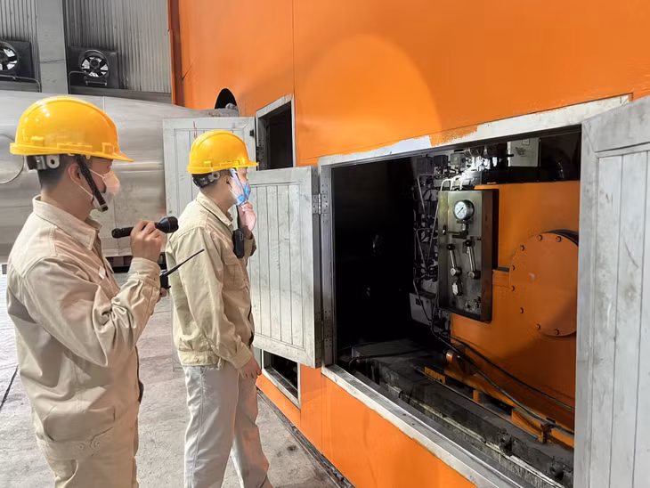 Người lao động tích cực làm việc.
