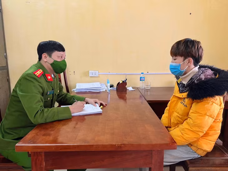 Cơ quan Công an lấy lời khai của đối tượng Hoàng Thanh Bình.