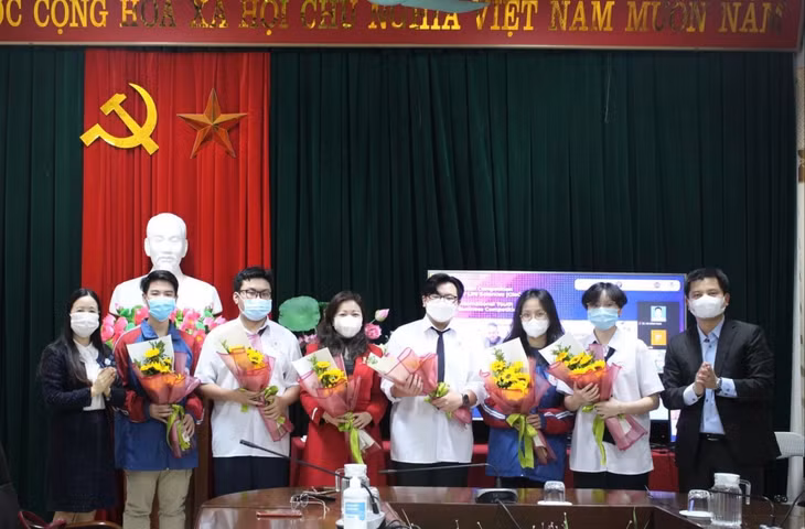 Đội thi của Trường THPT Chuyên Hạ Long đã xuất sắc giành được huy chương đồng tại Kỳ thi Quốc tế về khoa học đời sống - Global Competition for Life Sciences (viết tắt là GLOCOLIS 2021).