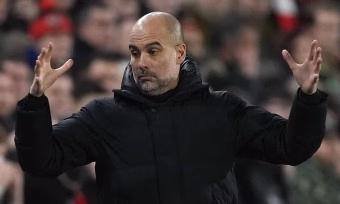 HLV Pep Guardiola vẫn tỏ ra không hài lòng dù Man City thắng trận thứ 10 liên tiếp ở Ngoại hạng Anh, tối 29/12. Ảnh: REX