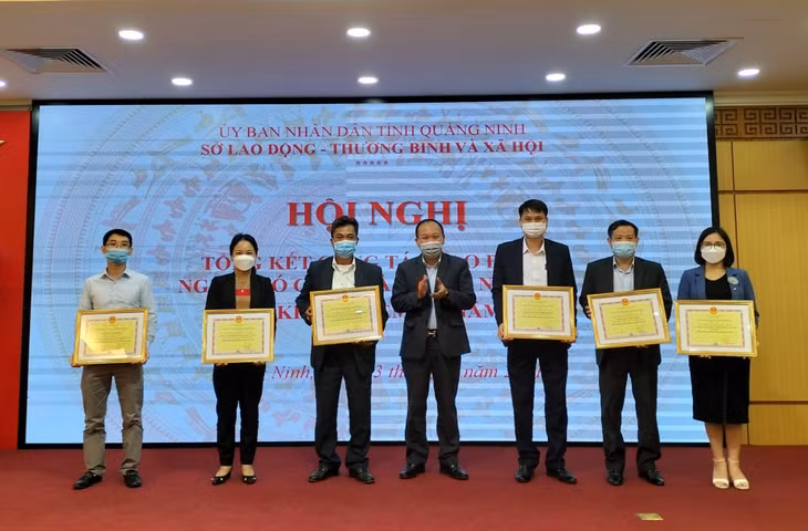 Các tập thể, cá nhân được nhận Bằng khen của UBND tỉnh vì có thành tích xuất sắc trong thực hiện nhiệm vụ năm 2021.