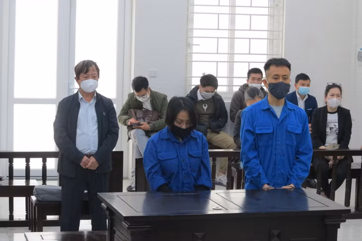 Ba bị cáo tại phiên toà.