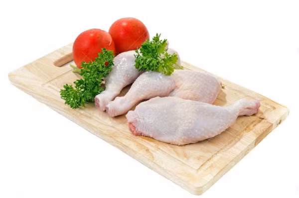 Gà sống thường chứa vi khuẩn gây ngộ độc thực phẩm.