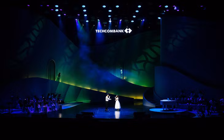 Ngoài những phần biểu diễn cá nhân, khán giả còn được thưởng thức những màn song ca ăn ý giữa Lê Hiếu - Thùy Chi trong Những giấc mơ dài hay của Thu Phương - Lân Nhã với Thôi anh hãy về - Ảnh: Ban tổ chức